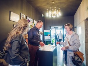 Design Drinks - Frank Neuhaus und Besucher