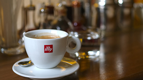 Design Mensch Geste am Beispiel illy-Tasse